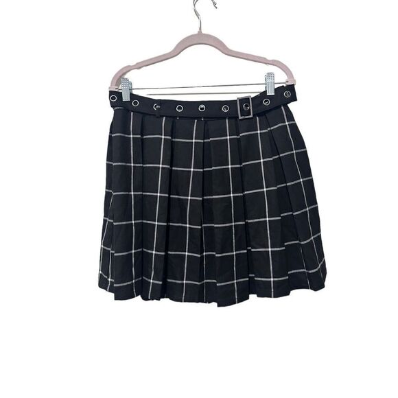 Hot Topic Grid Black Pleated Mini Skirt Belt Size Large Dark Academia Wednesday - Picture 3 of 7
